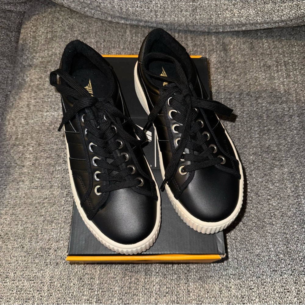Gola Black Leather Sneaker